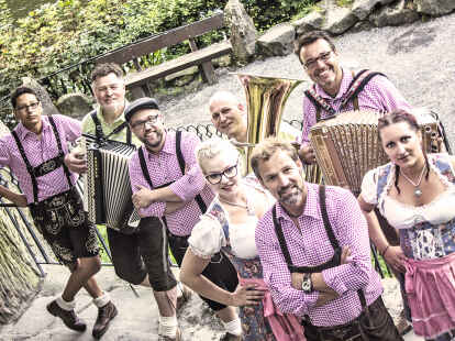 Will das Publikum in Wüsting in Oktoberfest-Stimmung bringen: die Gruppe „Alpenbanditen“.