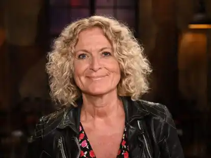 Die Autorin Susanne Fr&ouml;hlich steht nach der Aufzeichnung der WDR Talkshow &laquo;K&ouml;lner Treff&raquo; im Studio (2019).