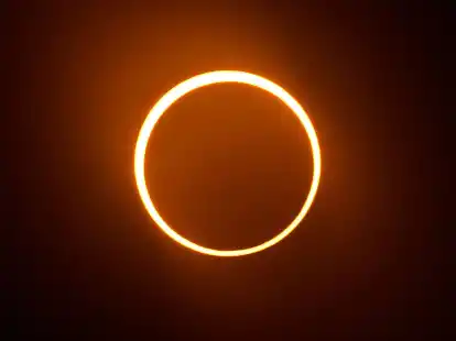 Die Feuerkranz-Sonnenfinsternis am Himmel &uuml;ber San Antonio im US-Bundesstaat Texas.