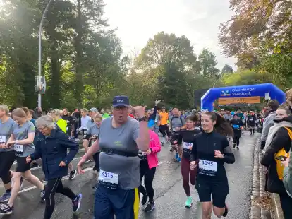 Los geht&rsquo;s: Die L&auml;ufer von &bdquo;Lauf geht&rsquo;s&ldquo; starten beim Oldenburger Halbmarathon.