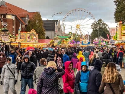 Der Gallimarkt am Samstag: Trotz eher k&uuml;hlen Wetters war die Feststra&szlig;en mit Besuchern gut gef&uuml;llt.