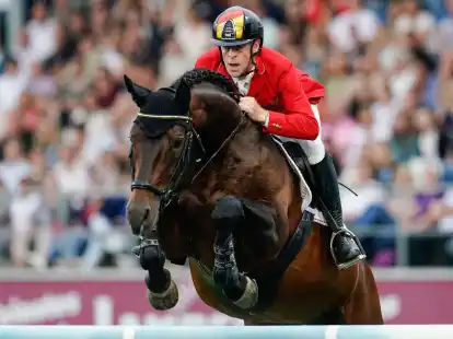 Zur EM in Mailand sind die Pferde des deutschen Teams wegen eines Unwetters versp&auml;tet angereist.