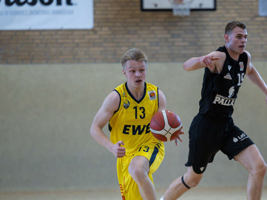 Basketball in NBBL Baskets Juniors Oldenburg holen in Paderborn ersten