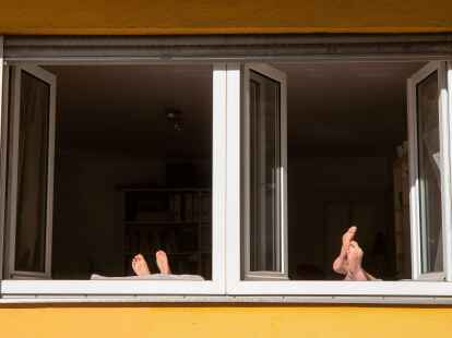 Ob Strand oder Balkonien: Urlaubsgl&uuml;ck h&auml;ngt nicht nur an dem Ort, an dem man ist.