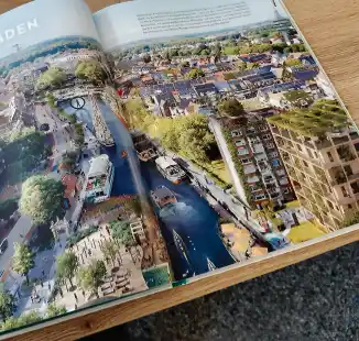 So gr&uuml;n wird die Stadt Emden in der Sammelpublikation &bdquo;Zukunftsbilder2045 &ndash; Eine Reise in die Welt von morgen&ldquo; gezeigt. Bis zur Umsetzung ist es aber noch ein weiter Weg.