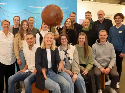 Studierende der Jadehochschule stellten im K&uuml;stenmuseum ihre Nachforschungen zum Thema &bdquo;Unpolitische Orte? Sportst&auml;tten und ihre gesellschaftliche Bedeutung vor&ldquo;.