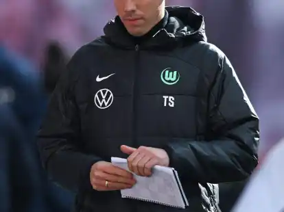 Tommy Stroot verpasste mit Wolfsburgs Fu&szlig;ballerinnen den Einzug in die K&ouml;nigsklassen-Gruppenphase.