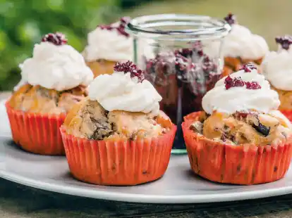 S&uuml;&szlig;e Versuchung? Keineswegs. Diese Cupcakes sind herzhaft. Sie haben Pilzw&uuml;rfel intus und wurden mit einer Frischk&auml;secreme sowie Rotweinzwiebeln getoppt.