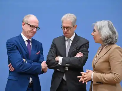 Verb&auml;nde von &Auml;rzten, Zahn&auml;rzten und Apotheken haben einen &laquo;Notruf&raquo; an Kanzler Scholz gerichtet.