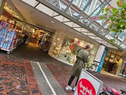 Befindet sich zurzeit noch in der Neutorstra&szlig;e 26: die Emder Innenstadt-Filiale von Rossmann.