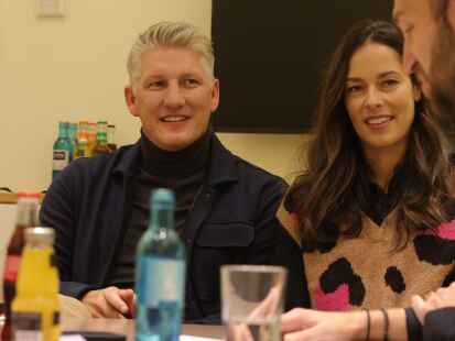 Fu&szlig;ball-Weltmeister Bastian Schweinsteiger und Tennis-Star Ana Ivanovic waren zu Besuch in Oldenburg