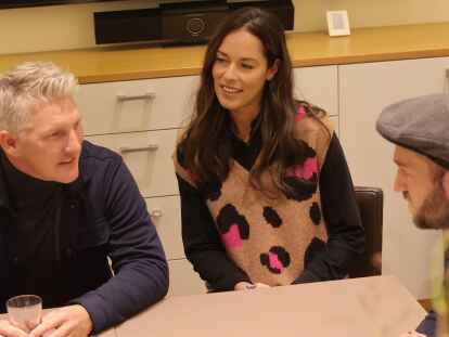 Fu&szlig;ball-Weltmeister Bastian Schweinsteiger und Tennis-Star Ana Ivanovic im Gespr&auml;ch mit Lasse Deppe aus der NWZ-Chefredaktion.