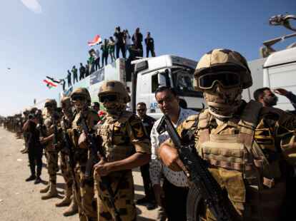 Soldaten der &auml;gyptischen Armee stehen am Grenz&uuml;bergang Rafah zwischen &Auml;gypten und dem Gaza-Streifen.