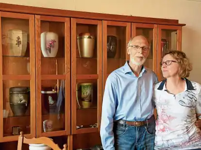 Die Bestatter Reinhard und Annette Lemke bieten           die &bdquo;Gr&uuml;ne Oase der Erinnerungen&ldquo; an.