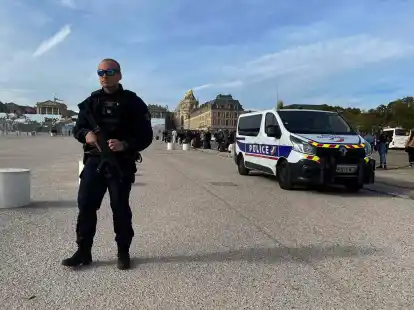 as Schloss von Versailles und sein Park sind wegen einer erneuten Bombendrohung ger&auml;umt worden.