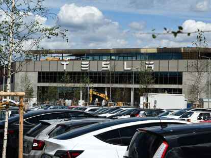 Blick auf das Werk der Tesla Gigafactory Berlin-Brandenburg vom US-Elektroautobauer Tesla.