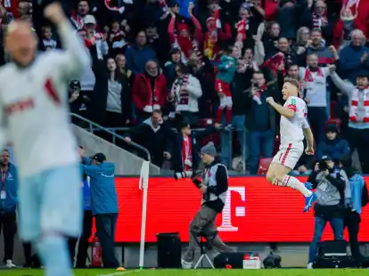 Florian Kainz jubelt nach seinem&nbsp;Elfmetertreffer zum 2:1 f&uuml;r den 1. FC&nbsp;K&ouml;ln.