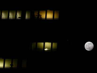 Wann habe ich eigentlich Nachtschicht? Das verr&auml;t in der Regel der Dienstplan. Wann der feststeht, kann sich jedoch von Unternehmen zu Unternehmen unterscheiden.