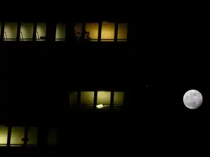 Wann habe ich eigentlich Nachtschicht? Das verr&auml;t in der Regel der Dienstplan. Wann der feststeht, kann sich jedoch von Unternehmen zu Unternehmen unterscheiden.