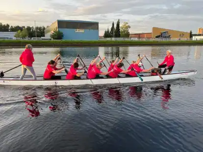 Die K&uuml;sten-Pinkies sind an Brustkrebs erkrankte Frauen, die mit ihrem Drachenboot sogar den Europameistertitel erpaddelt haben.