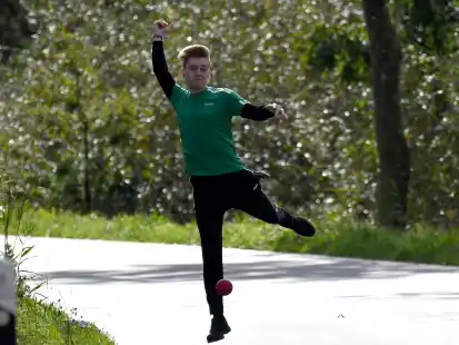 Lukas Breidenbr&uuml;cker steht mit Utarp-Schweindorf in der n&auml;chsten Runde des Pokals. Beide Jugendteams der Narper punkteten.
