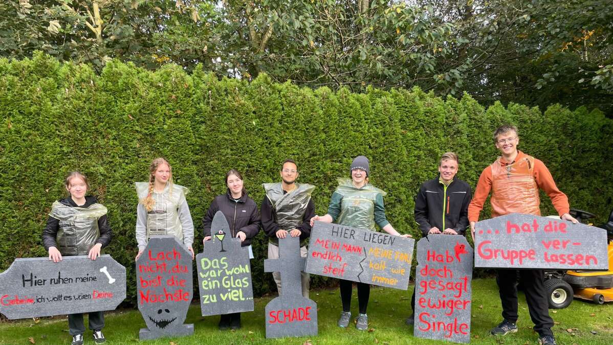 Halloween in Esens So entstehen die Grabsteine in Esens