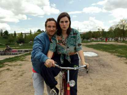 Frederick Lau als Mark und Nora Tschirner als Helena in einer Szene des Films 