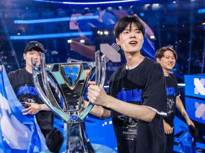 Dplus-Botlaner Deft (Mitte) bekommt bei der LoL-WM die Chance zur Titelverteidigung.