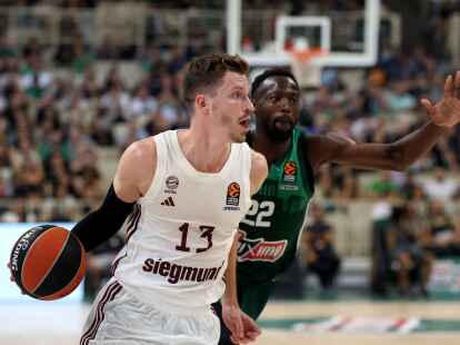 Bayerns Andreas Obst (l) in Aktion.