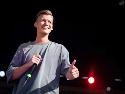 Julian Sommer singt &uuml;ber &laquo;Peter Pan&raquo; und &laquo;Arielle&raquo;.