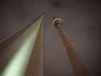 Blick am fr&uuml;hen Morgen auf den Berliner Fernsehturm.