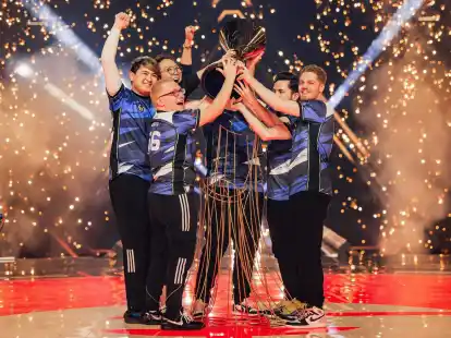 Party im goldenen Konfettiregen: Evil Geniuses ist Valorant-Weltmeister.