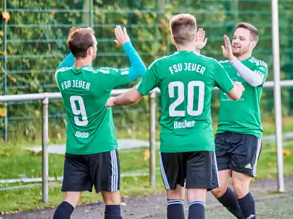 Gemeinsam jubeln wollen die Fußball des FSV Jever auch wieder am Sonntag.