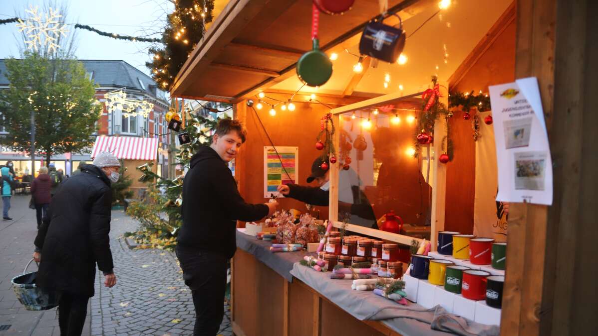 PopupWeihnachtsmarkt in Varel Party auf Schlossplatz und Weihnachtsmeile