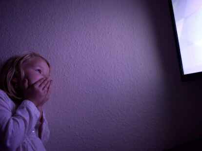 Schaurig-sch&ouml;n oder schon richtig gruselig? Damit sich Kinder nicht &uuml;berfordert f&uuml;hlen, sollten Eltern altersgerechte Filme aussuchen.