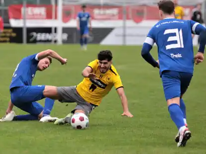 Den seit fünf Spielen ungeschlagenen TV Dinklage erwartet Fußball-Landesligist SVW (gelb: Ilhan Tasyer) am Sonntag..