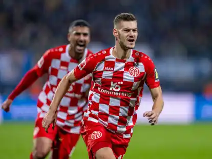 Rettete den Mainzern mit seinem sp&auml;ten Tor noch einen Punkt: Tom Krau&szlig; (r).