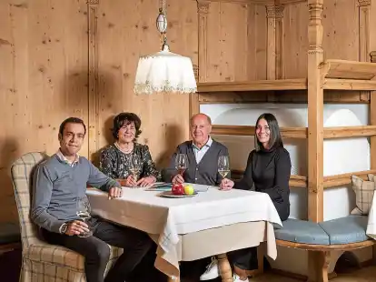 Alle Mitglieder der Familie Weissensteiner sind im Hotel aktiv: David, Hanni, Georg und Sabine (v. li.)