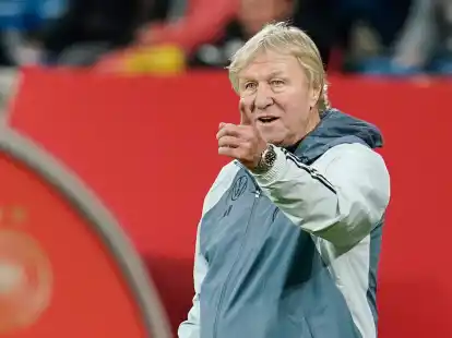 Sieht noch einiges an Arbeit vor sich:&nbsp;Horst Hrubesch gestikuliert.