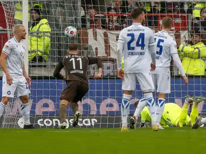 Johannes Eggestein (11) erzielte Paulis Ausgleich gegen den KSC.