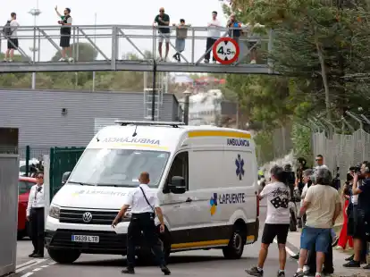 Francesco Bagnaia musste mit einem Krankenwagen ins Medical Center und sp&auml;ter ins Krankenhaus gebracht werden.