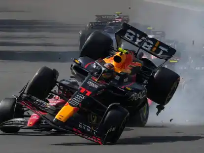 Red-Bull-Pilo Sergio P&eacute;rez sorgte in seiner Heimat f&uuml;r einen Unfall.