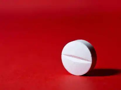 Die Kerbe in der Tablette l&auml;dt dazu ein, sie zu teilen. Doch f&uuml;r die Wirkung des Medikaments ist das nicht immer gut.