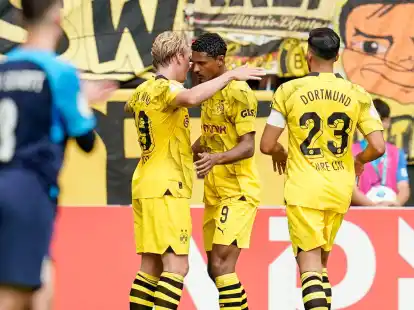 Sie machten die Dortmunder Anspr&uuml;che fr&uuml;h deutlich:&nbsp;die Torsch&uuml;tzen S&eacute;bastien Haller (m) und Julian Brandt (l).