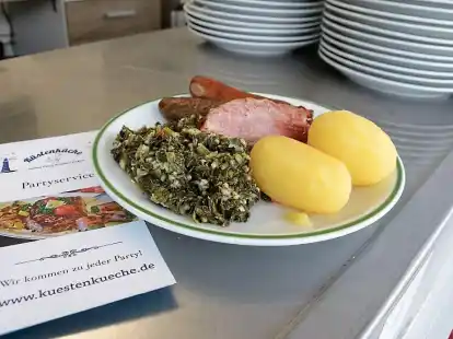 Gr&uuml;nkohl als schmackhaftes Tellergericht wird beim letzten Bauernmarkt der Saison serviert.