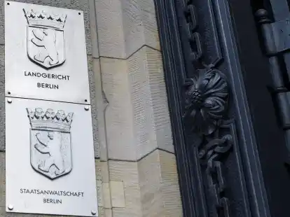 Vor dem Berliner Landgericht hat der Prozess gegen einen Mann und eine Frau begonnen, die einen Obdachlosen attackiert und t&ouml;dlich verletzt haben sollen.