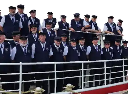 Der Shantychor Bootsmannkaffee aus Brake l&auml;dt wieder zu zwei Weihnachtskonzerten im Centraltheater ein.
