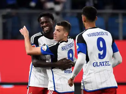 Der Hamburger SV bleibt durch den Sieg gegen Magdeburg an St. Pauli dran.
