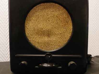 Ein typischer Volksempf&auml;nger aus den fr&uuml;hen F&uuml;nfziger-Jahren.