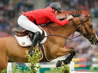 Der Belgier Gregory Wathelet, hier auf dem Pferd Ace of Hearts, siegte bei der Weltcup-Springpr&uuml;fung in Lyon.